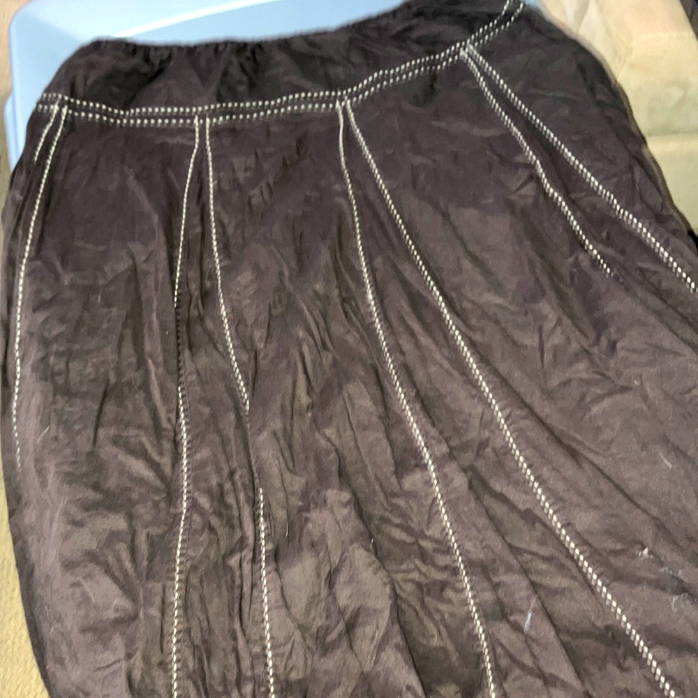 Brown flowy electric waistband skirt with beige stitching detail